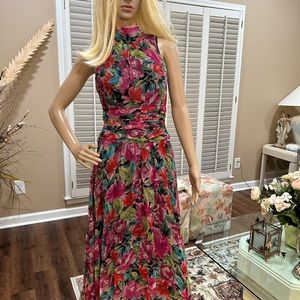 LIGHT WEIGHT, FUN & ADORABLE SUMMER DRESS IN GREAT CONDITION